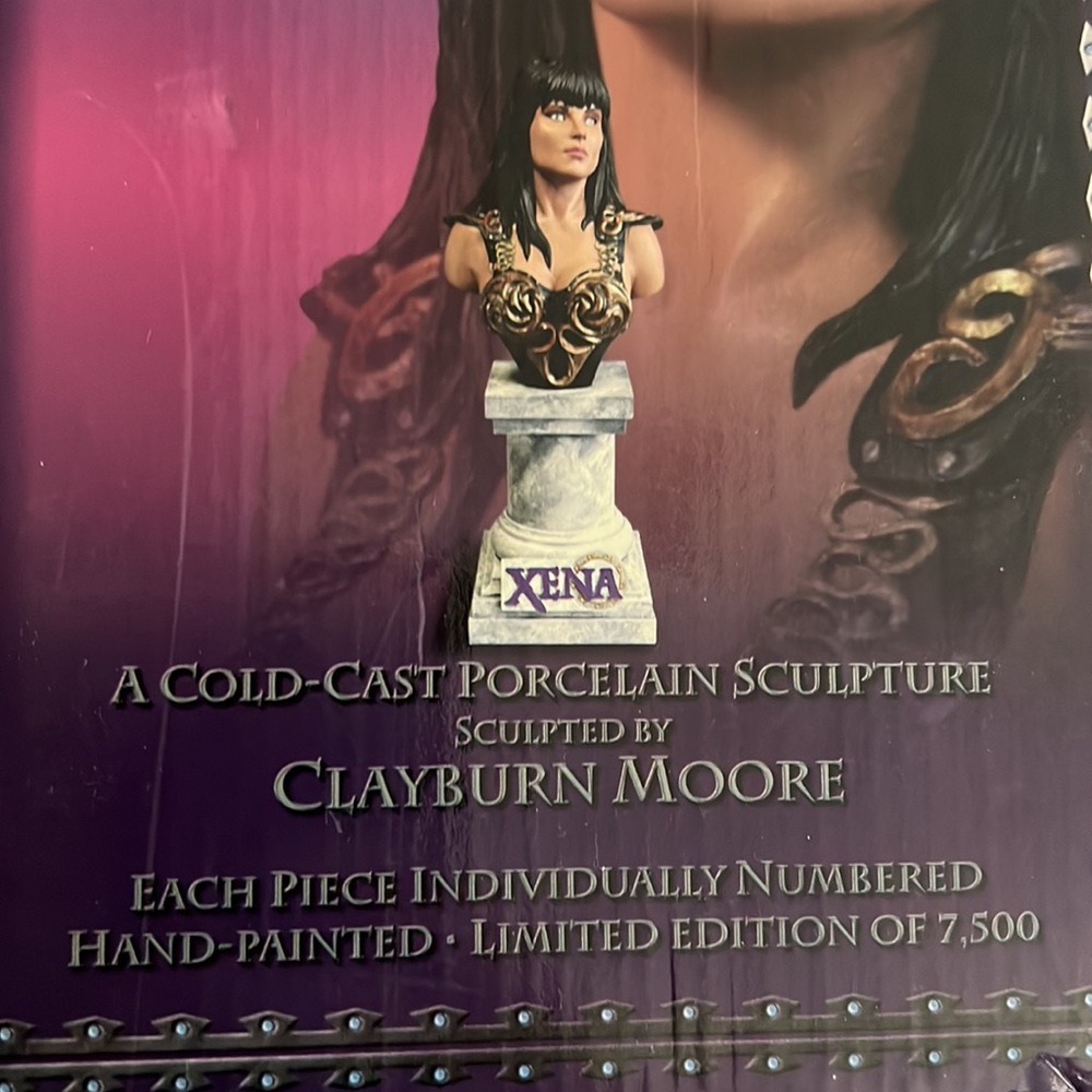 NIB XENA COLD CAST PORCELAIN STATUE - Picture 9 of 9